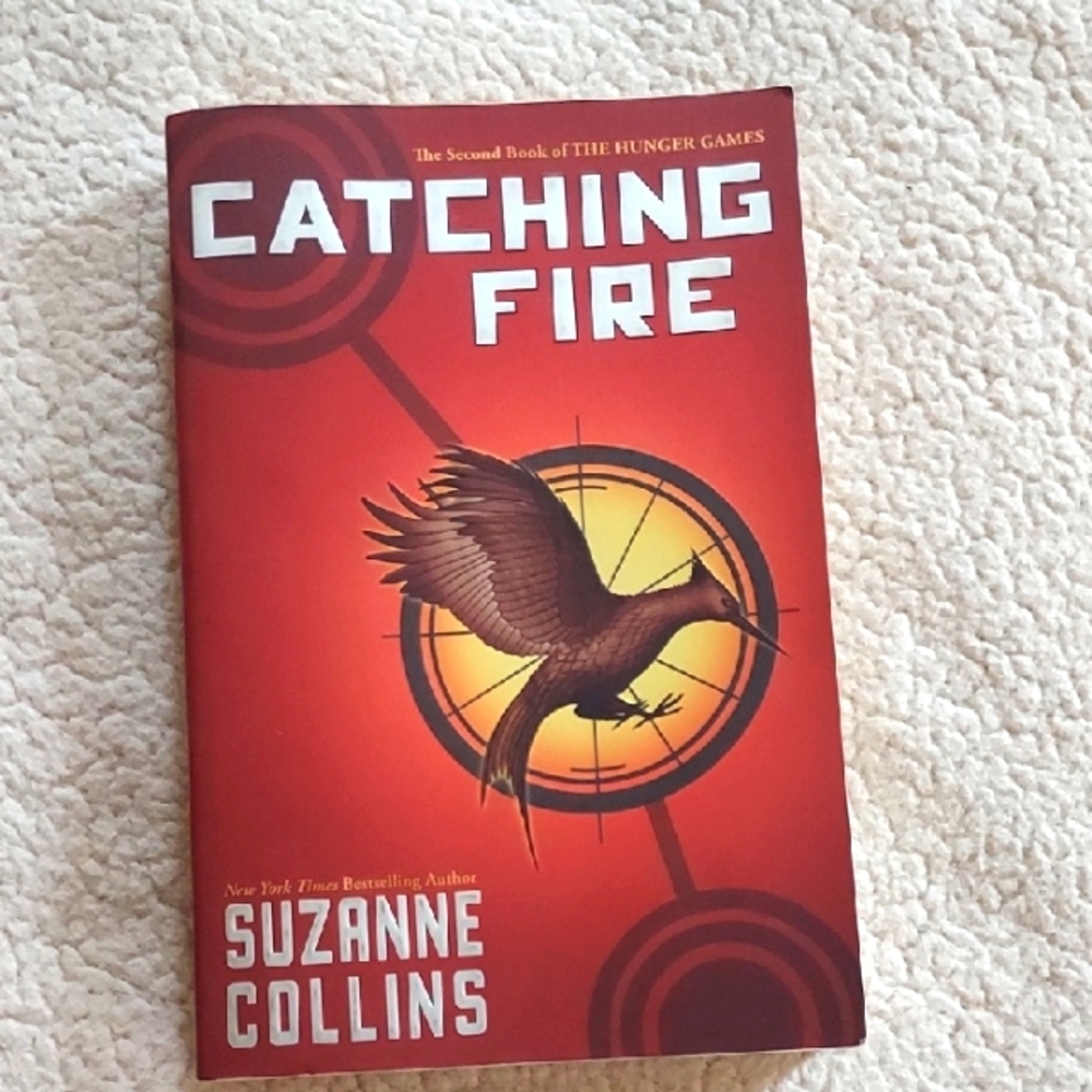Catching Fire by Suzanne Collins - Red Cover